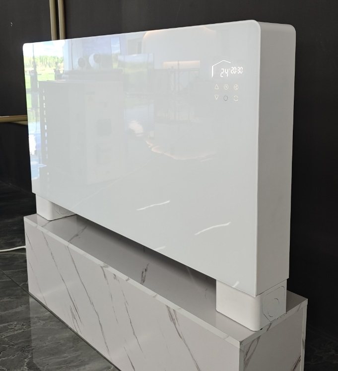 Slim Fan Coil Nancent με αναμμένη οθόνη αφής στη γυάλινη πρόσοψη, σε showroom